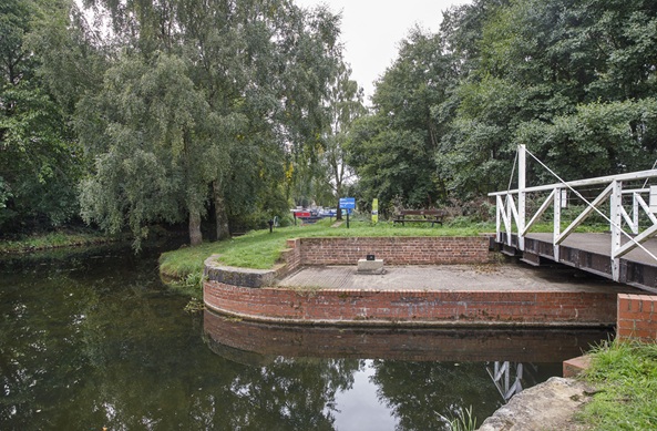Staying {Safe} by the Canal
